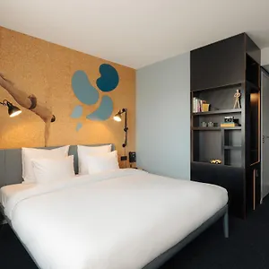 https://conscious-hotel-the-tire-station.thehaguehotels.net